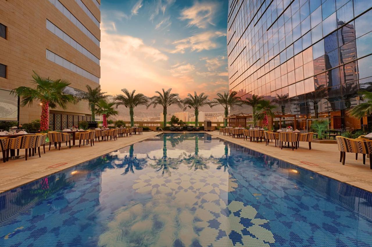 Holiday Suites Al Azizia Mekka Eksteriør billede The pool at Jumeirah Jumeirah