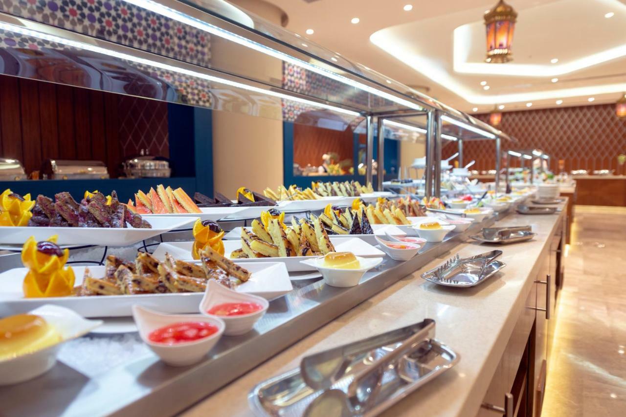 Holiday Suites Al Azizia Mekka Eksteriør billede Buffet at the hotel