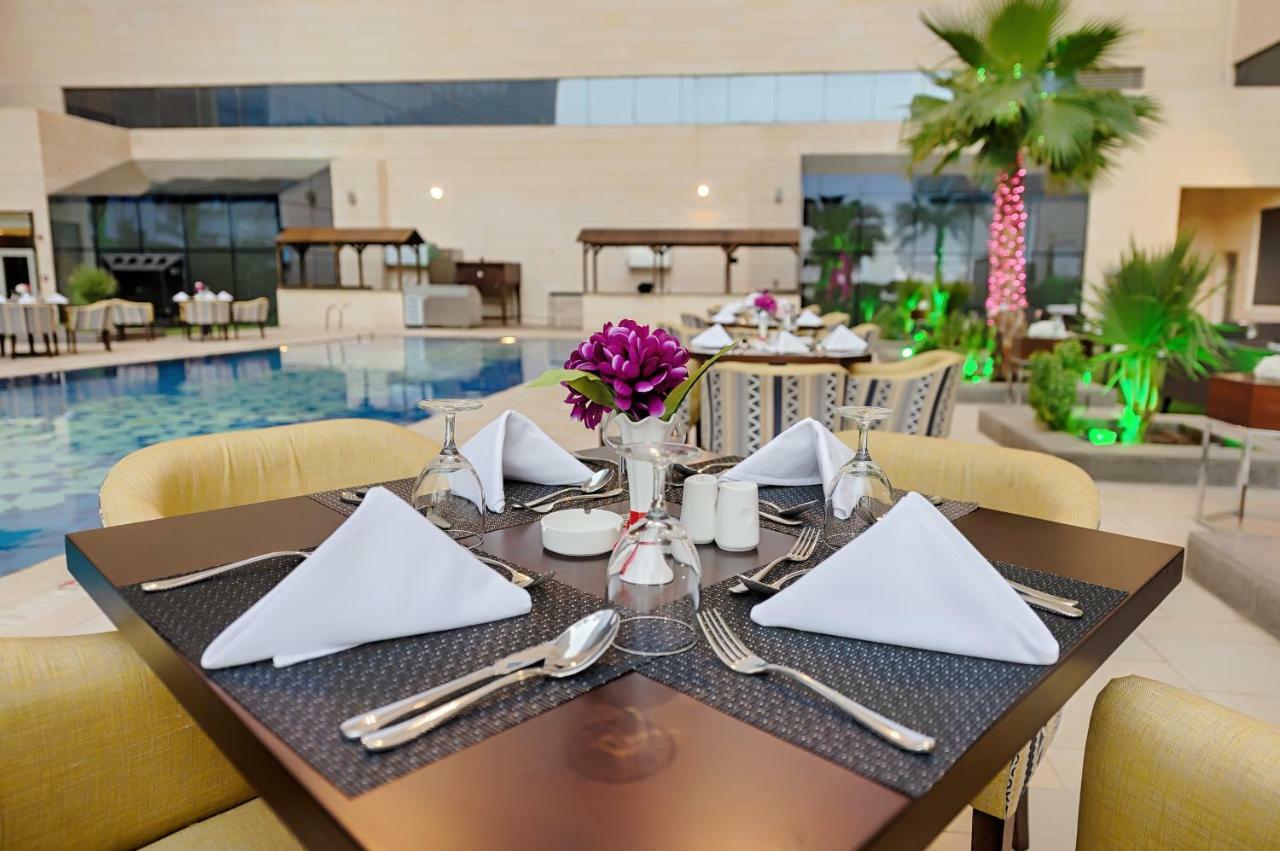 Holiday Suites Al Azizia Mekka Eksteriør billede The hotel's restaurant